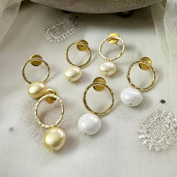 Beaten hollow gold circle pearl drops earrings