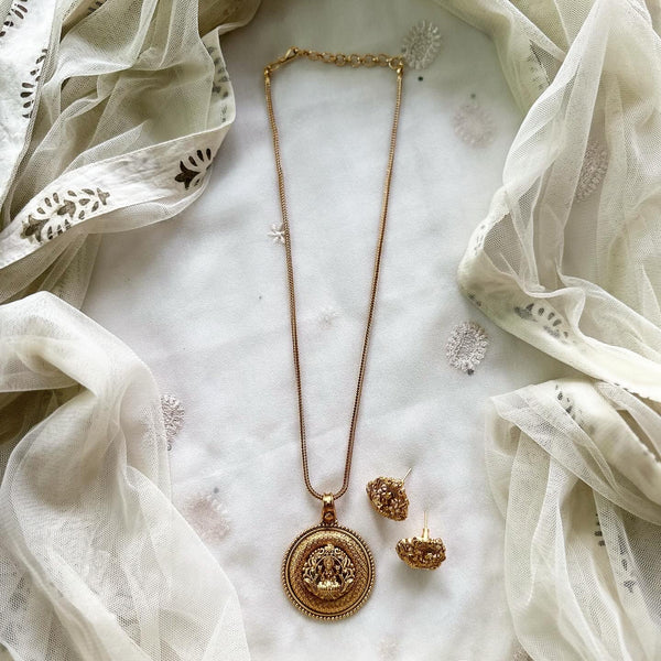 Lakshmi Halo pendant short set - Adorna