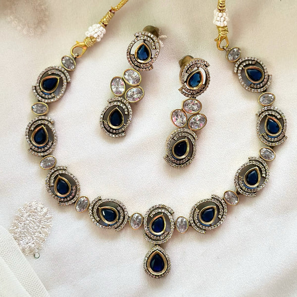 Victoria Swirl lock AD short set