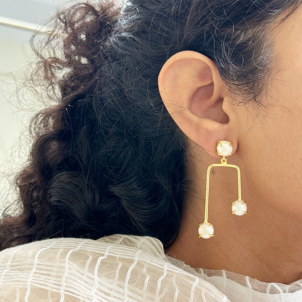 Inégal Pearl danglers