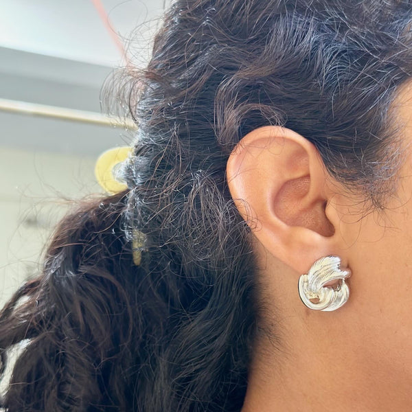 Swirlish studs
