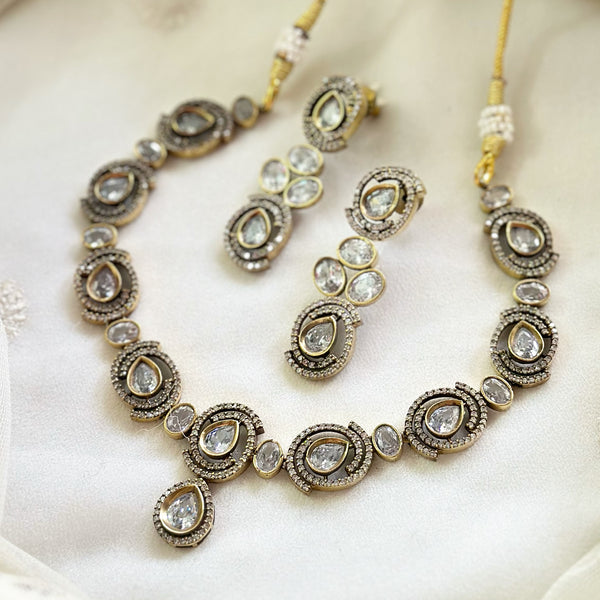 Victoria Swirl lock AD short set