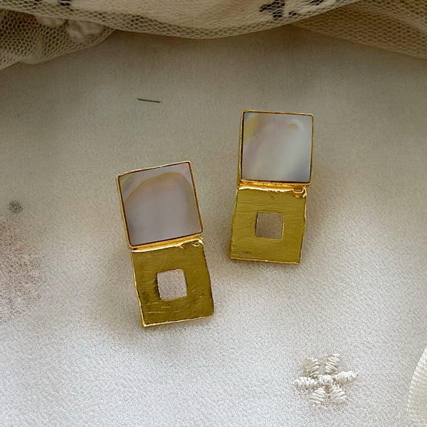 Pearl & Hollow Sqaure studs