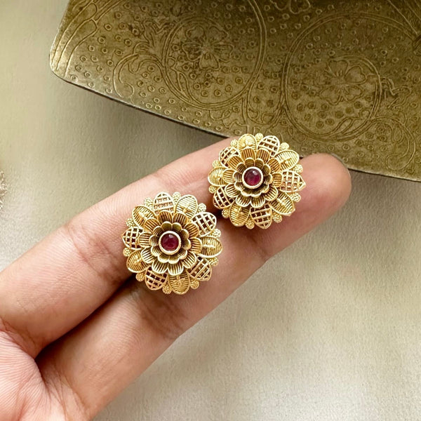 Matte flower studs - Ruby center - Adorna