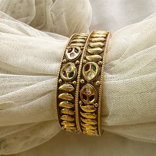 Antique Kundan Paisley ripples bangles (set of 2)