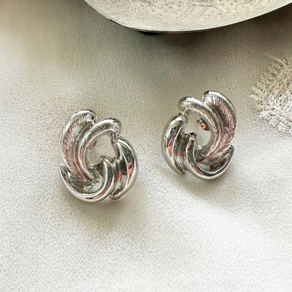 Swirlish studs