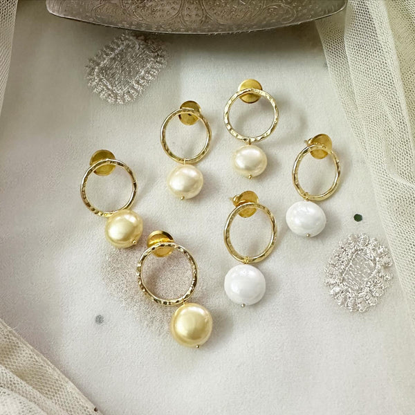 Beaten hollow gold circle pearl drops earrings