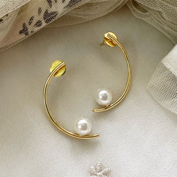 C Pearl studs