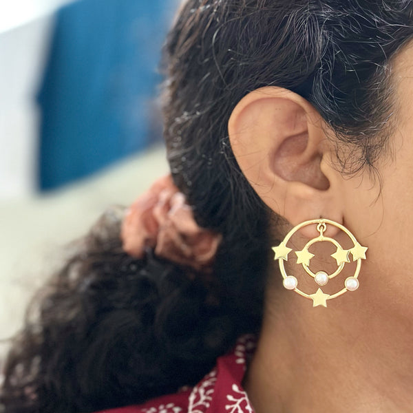 Stars on wheels dangler ear studs