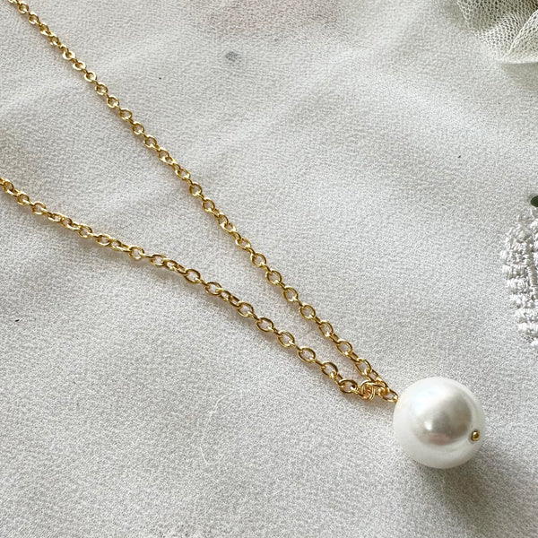 Round pearl elegant neckpiece