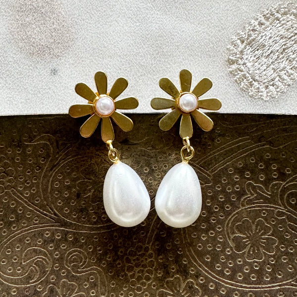 Flower power pearl drops earrings