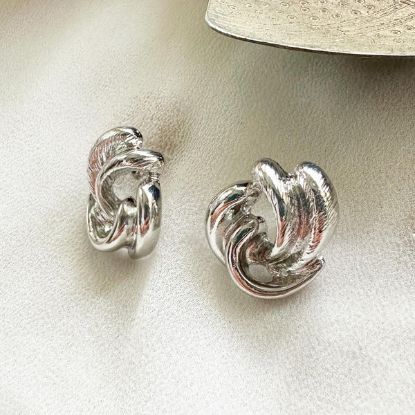 Swirlish studs