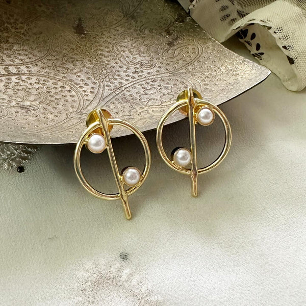 Pearl percentage much stud earrings - Adorna