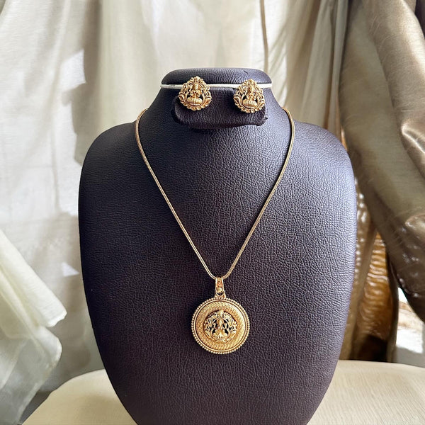 Lakshmi Halo pendant short set - Adorna