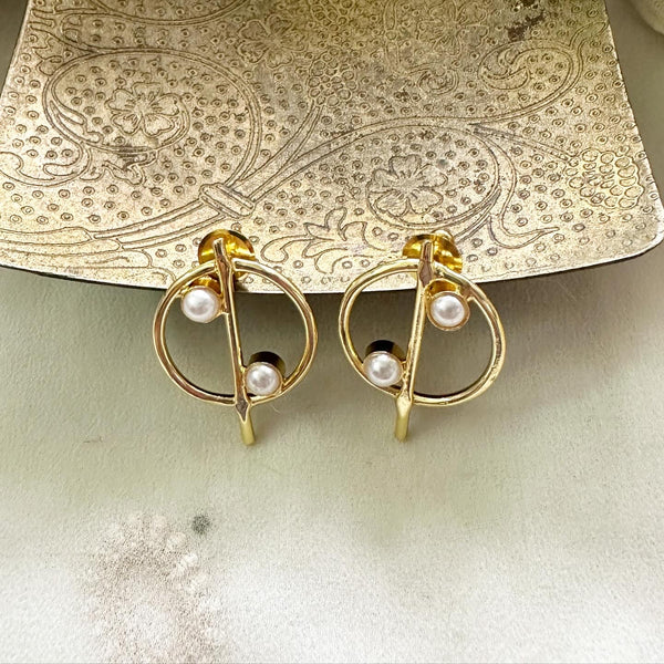 Pearl percentage much stud earrings - Adorna