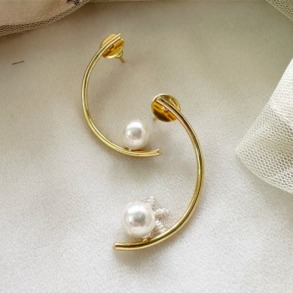 C Pearl studs