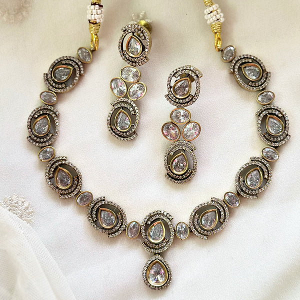 Victoria Swirl lock AD short set