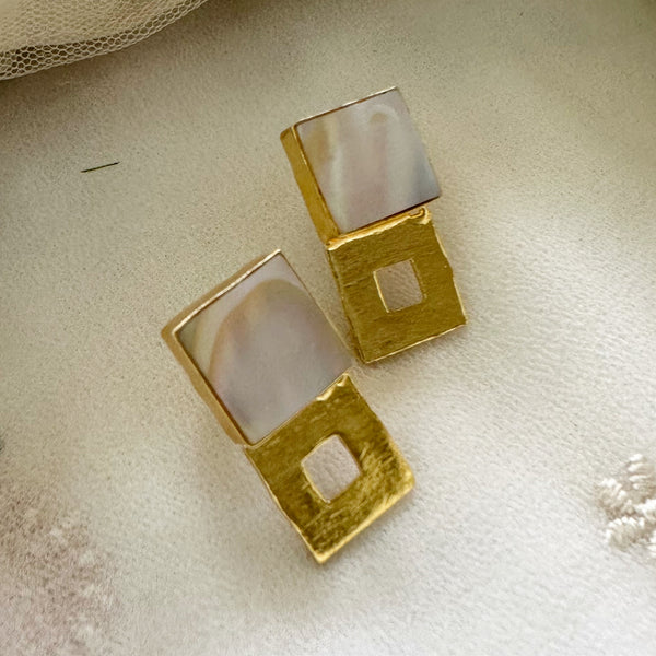 Pearl & Hollow Sqaure studs