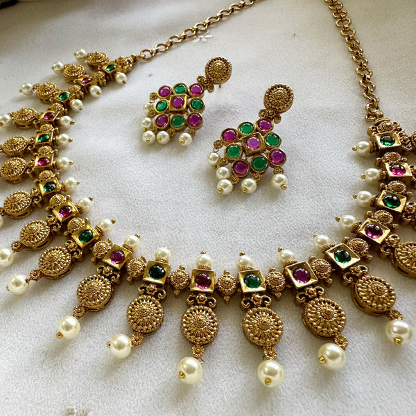 Square Chakra Pearls short set - Ruby-Green - Adorna