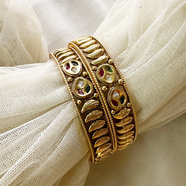 Antique Kundan Paisley ripples bangles (set of 2)