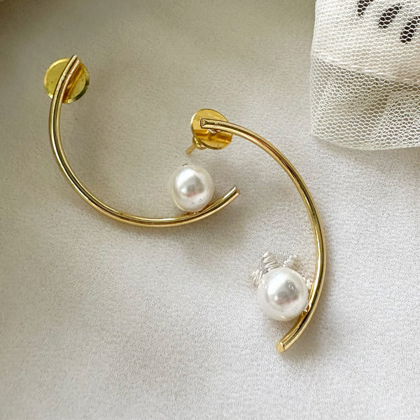 C Pearl studs