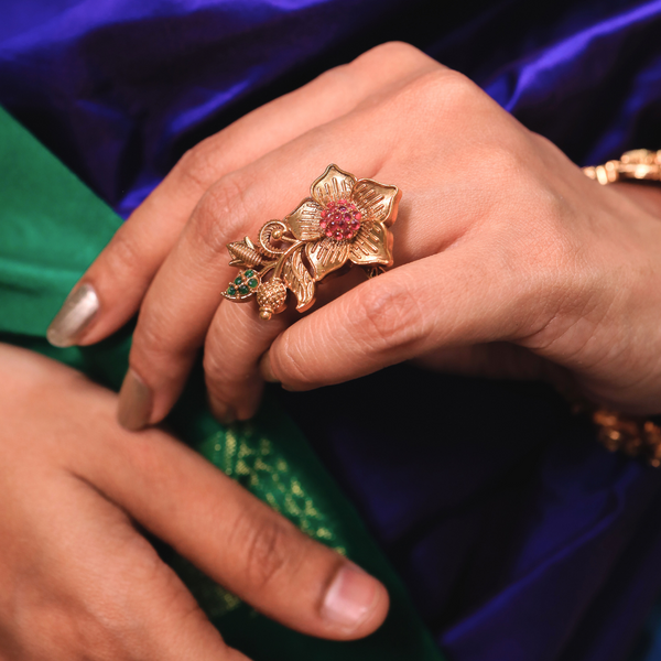 Matte flower vine finger ring