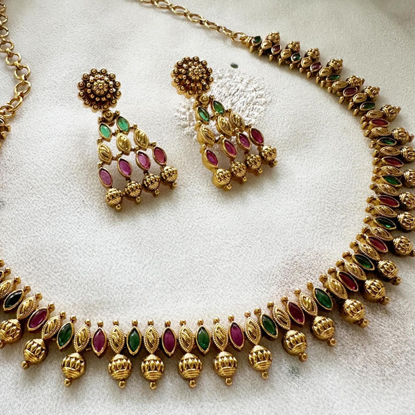 Antique matte mottu dots flower shower short set