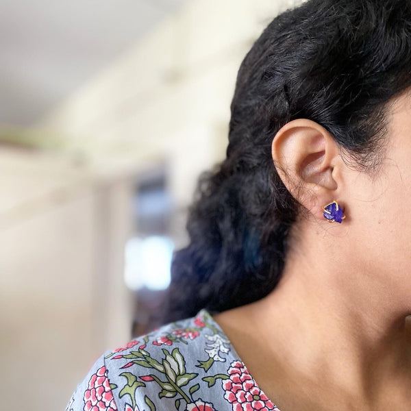 Raw stone gold clasp studs - Adorna