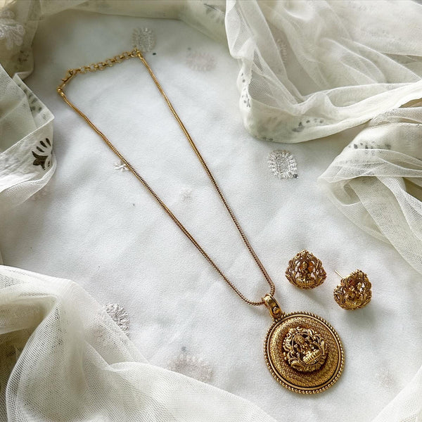Lakshmi Halo pendant short set - Adorna