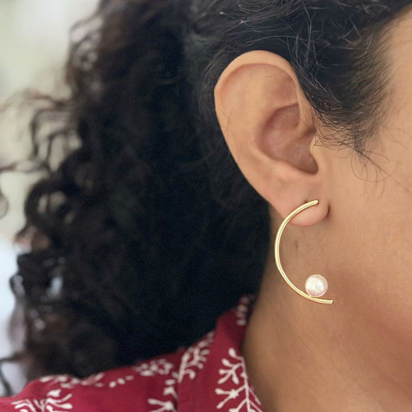 C Pearl studs
