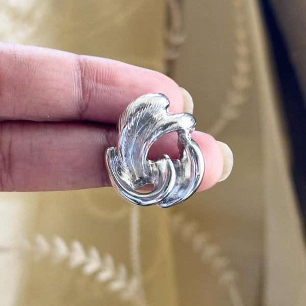 Swirlish studs