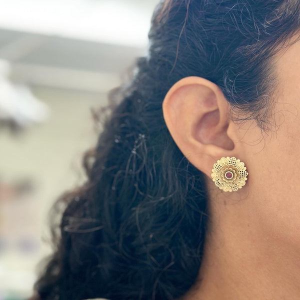 Matte flower studs - Ruby center - Adorna