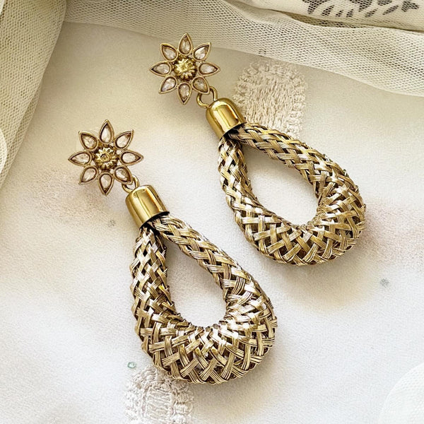 Antique gold weave a curve earrings