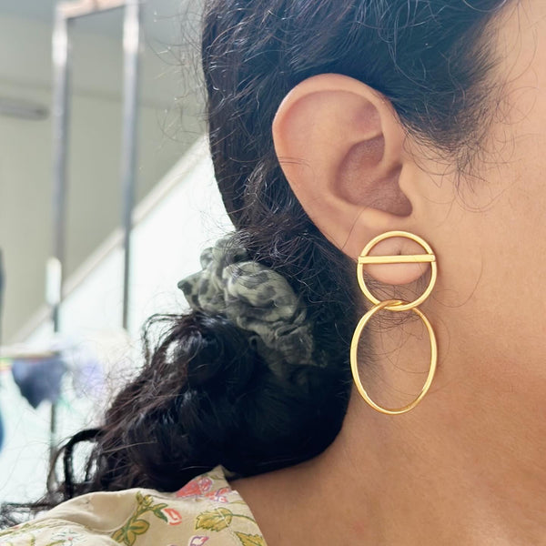 Circle Pendulum ear studs