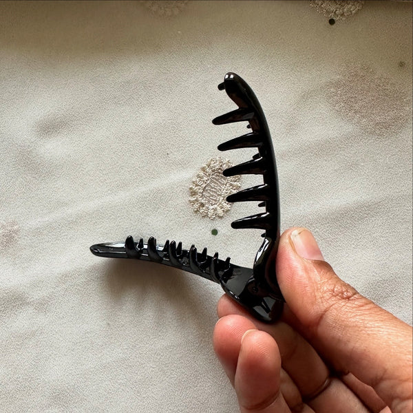 Black banana hairclip