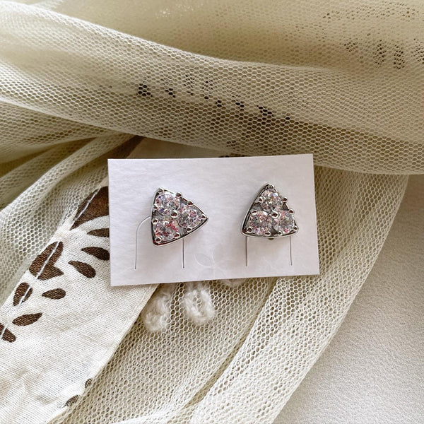 Triangle tri studs