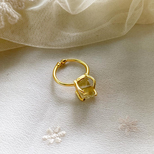 Raw stone finger ring - Size adjustable - Adorna