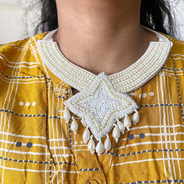 White Beaded fabric necklace - Adorna
