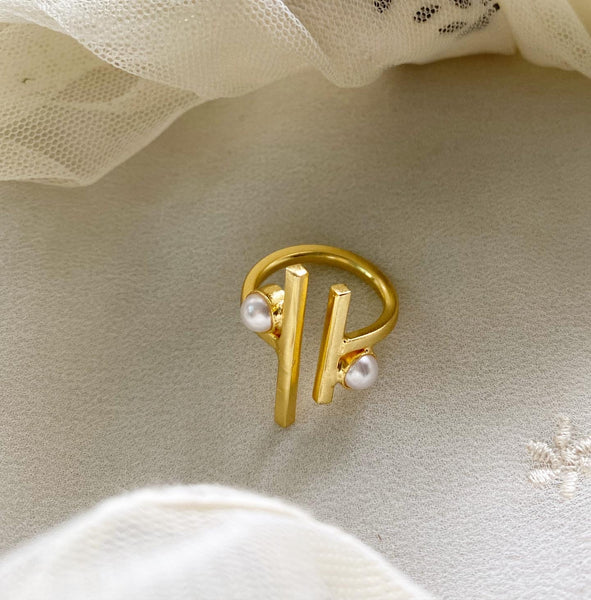 Gates of Pearl finger Ring - Size adjustable - Adorna