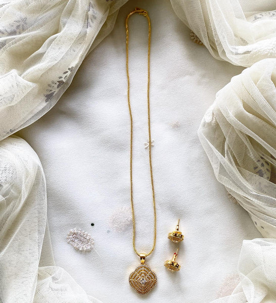 Gold AD ripples pendant set
