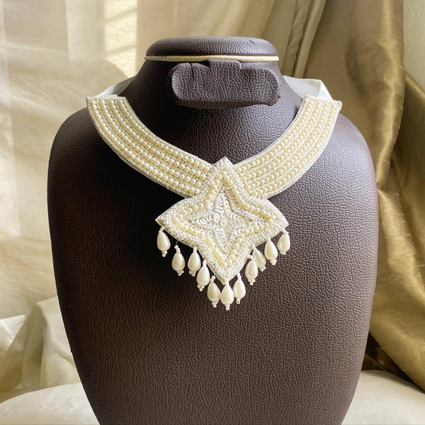 White Beaded fabric necklace - Adorna