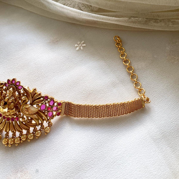 Matte kemp Lakshmi Peacock Swirl petals vanki/armlet/bajuband - Full Ruby - Adorna