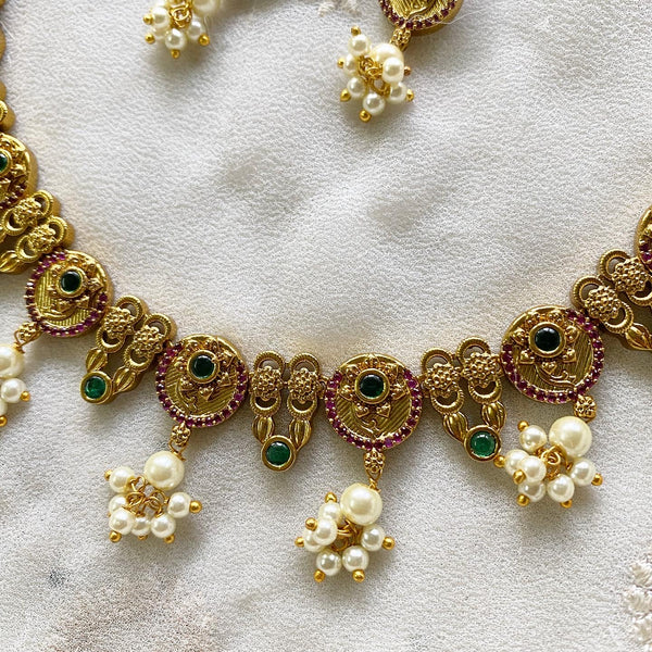 Antique matte matte pearl drops short set - Adorna