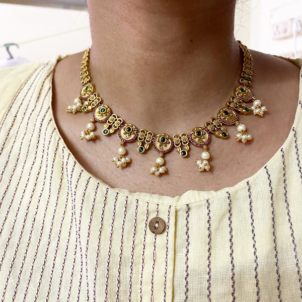 Antique matte matte pearl drops short set - Adorna