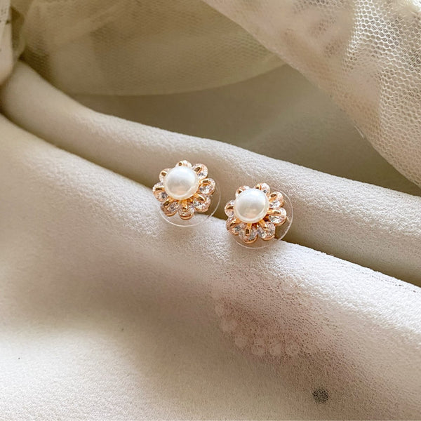 Floral vein pearl studs - Adorna