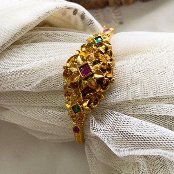 Abstract floral kemp kada/bracelet - Adorna