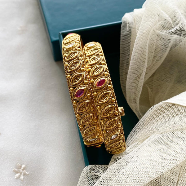 Matte slant pattern bangles - Adorna