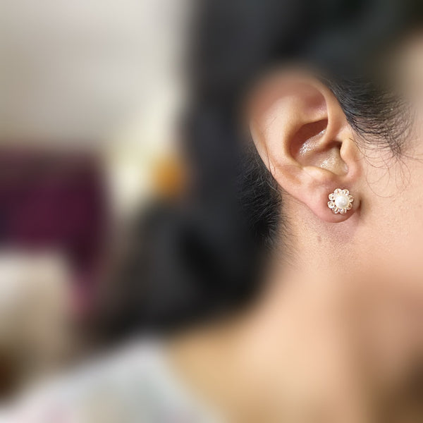 Floral vein pearl studs - Adorna