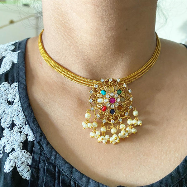 Navratna pendant mesh set - Adorna