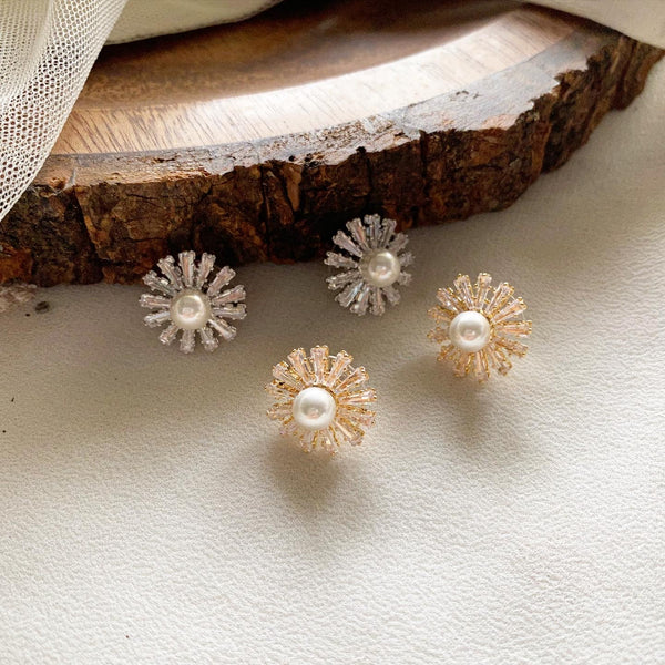 Western Pearl flower Studs - Adorna